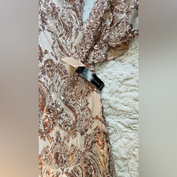 Besty and Adam Gold sequin dress - Picture 3 of 5